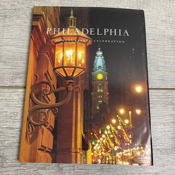 Philadelphia A Photographic Celebration Book H. Armstrong Robert 128 Pages - Picture 1 of 8